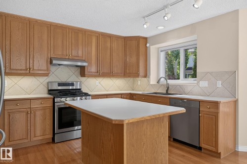 610 Hunters Close Nw, Edmonton, AB - Indoor Photo Showing Kitchen