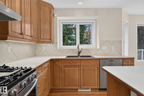 610 Hunters Close Nw, Edmonton, AB - Indoor Photo Showing Kitchen With Double Sink