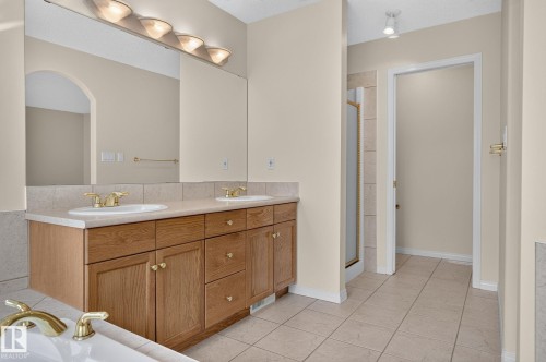 610 Hunters Close Nw, Edmonton, AB - Indoor Photo Showing Bathroom