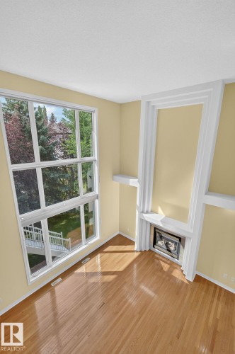 610 Hunters Close Nw, Edmonton, AB - Indoor Photo Showing Other Room