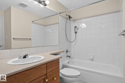 610 Hunters Close Nw, Edmonton, AB - Indoor Photo Showing Bathroom