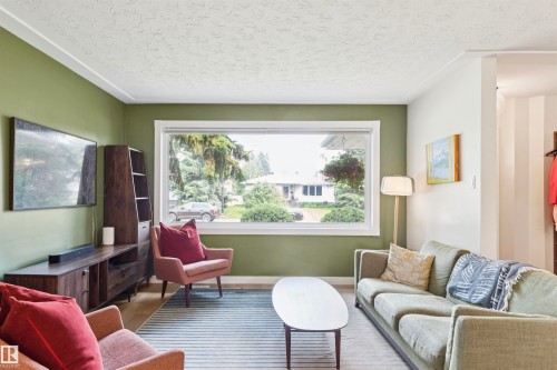 9544 148 Street Nw, Edmonton, AB - Indoor Photo Showing Living Room