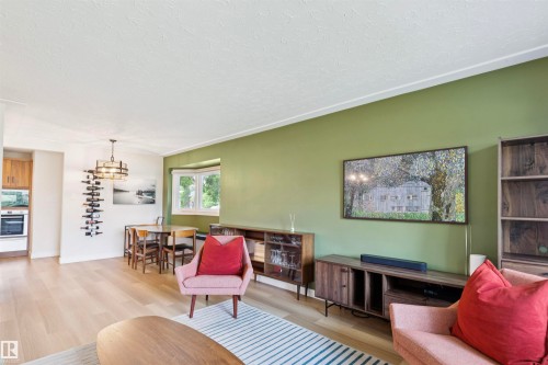 9544 148 Street Nw, Edmonton, AB - Indoor Photo Showing Living Room