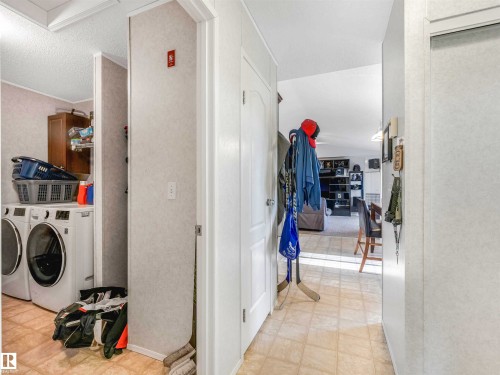 Image quality insufficient for description - 57016 Range Road 13, Rural Barrhead County, AB - Indoor Photo Showing Laundry Room