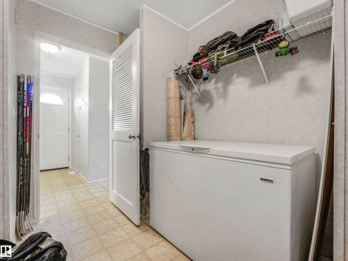 Image quality insufficient for description - 57016 Range Road 13, Rural Barrhead County, AB - Indoor Photo Showing Laundry Room