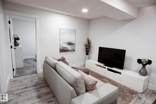 #Bsmt 7449 Chivers Cr Sw, Edmonton, AB - Indoor