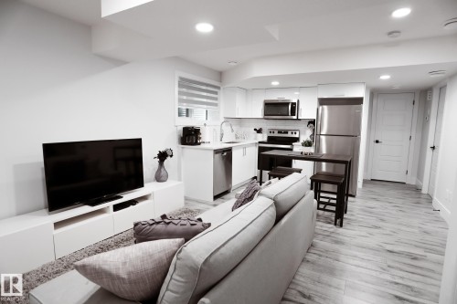 #Bsmt 7449 Chivers Cr Sw, Edmonton, AB - Indoor