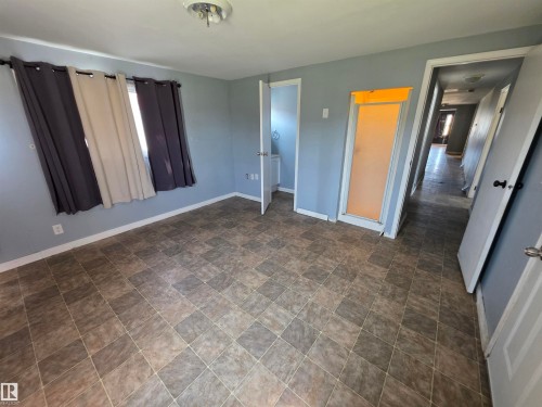 #9 5220 44 Av, Calmar, AB - Indoor Photo Showing Other Room