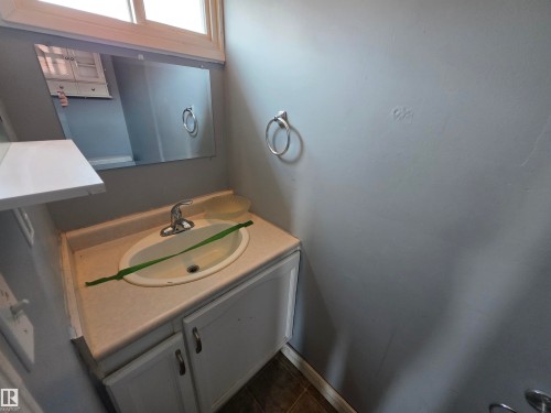 #9 5220 44 Av, Calmar, AB - Indoor