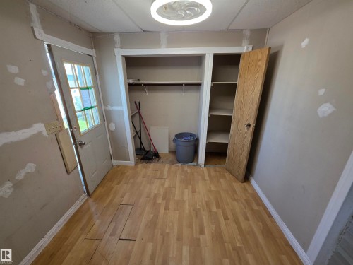 #9 5220 44 Av, Calmar, AB - Indoor Photo Showing Other Room