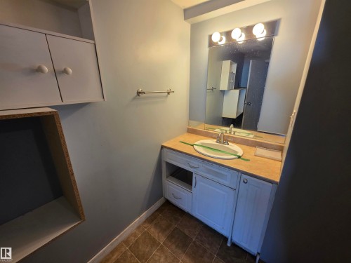 #9 5220 44 Av, Calmar, AB - Indoor Photo Showing Bathroom