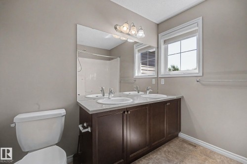 9507 Simpson Crest, Edmonton, AB - Indoor Photo Showing Bathroom