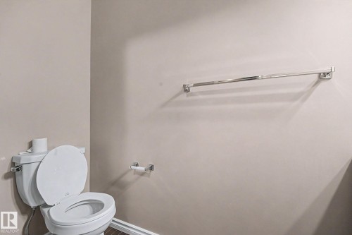 9507 Simpson Crest, Edmonton, AB - Indoor Photo Showing Bathroom