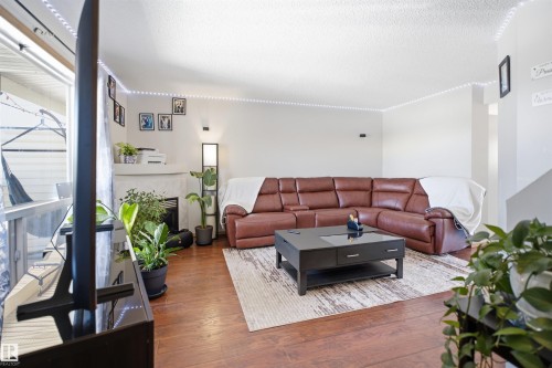 #71 10909 106 St Nw, Edmonton, AB - Indoor Photo Showing Living Room