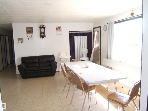 Image quality insufficient for description - 543016 Rng Rd 122, Rural Two Hills County, AB - Indoor