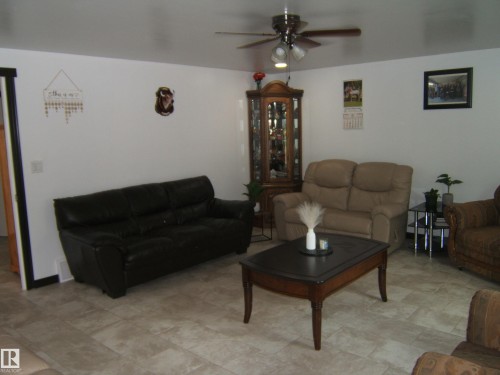 Image quality insufficient for description - 543016 Rng Rd 122, Rural Two Hills County, AB - Indoor Photo Showing Living Room