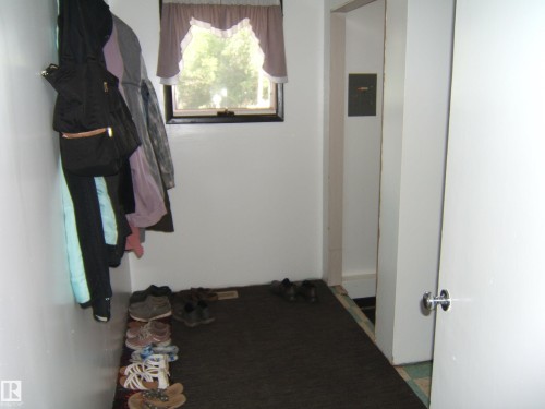 Image quality insufficient for description - 543016 Rng Rd 122, Rural Two Hills County, AB - Indoor Photo Showing Other Room