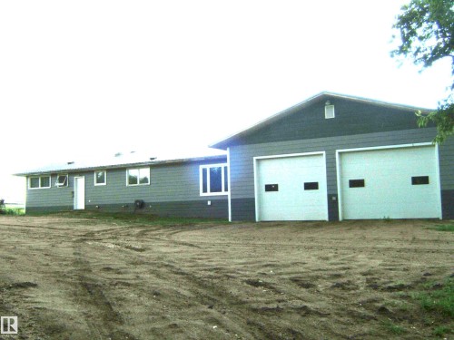 Two-tone gray exterior with white trim - 543016 Rng Rd 122, Rural Two Hills County, AB - Outdoor