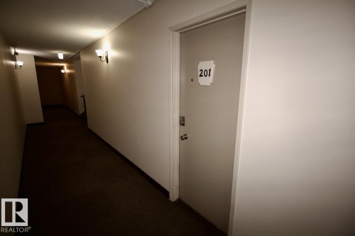 201 10345 123 Street Nw, Edmonton, AB - Indoor Photo Showing Other Room