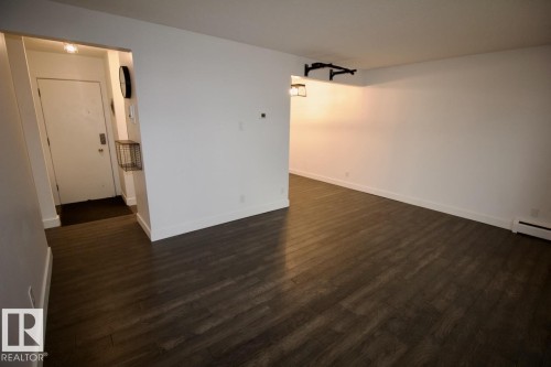 201 10345 123 Street Nw, Edmonton, AB - Indoor Photo Showing Other Room