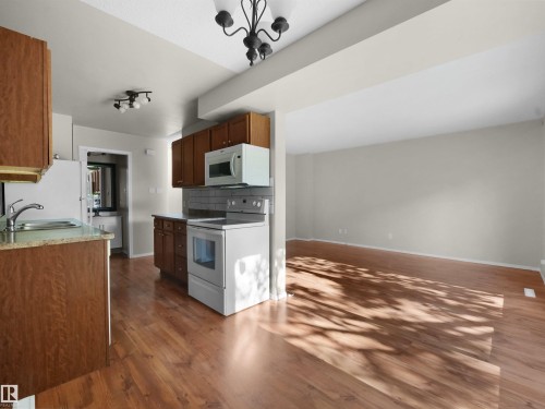 #B 16405 89 Av Nw, Edmonton, AB - Indoor Photo Showing Kitchen