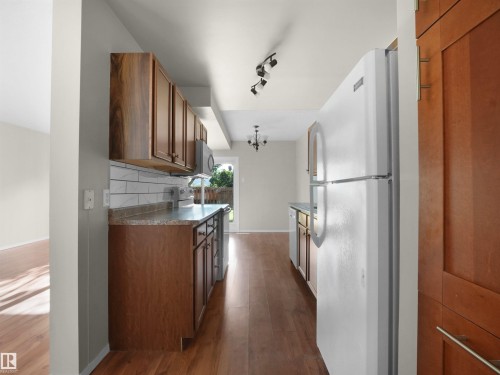 #B 16405 89 Av Nw, Edmonton, AB - Indoor Photo Showing Kitchen
