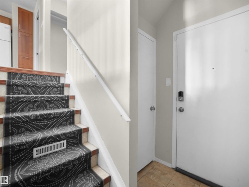 #B 16405 89 Av Nw, Edmonton, AB - Indoor Photo Showing Other Room