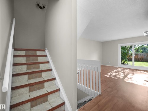 #B 16405 89 Av Nw, Edmonton, AB - Indoor Photo Showing Other Room
