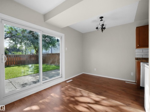 #B 16405 89 Av Nw, Edmonton, AB - Indoor