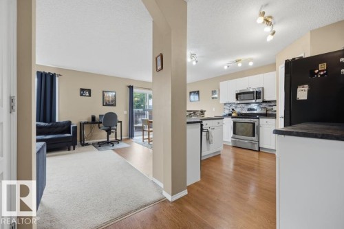 17724 90 Street Nw, Edmonton, AB - Indoor Photo Showing Kitchen