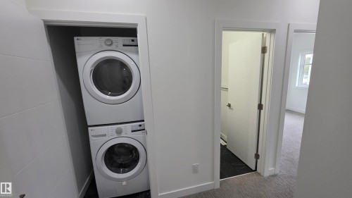 #1 6704 109 St Nw, Edmonton, AB - Indoor Photo Showing Laundry Room