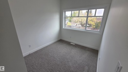 #1 6704 109 St Nw, Edmonton, AB - Indoor Photo Showing Other Room