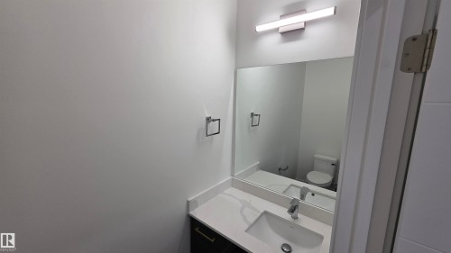 #1 6704 109 St Nw, Edmonton, AB - Indoor Photo Showing Bathroom