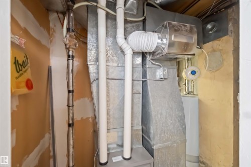 Galvanized steel ductwork system with integrated humidifier - 13156 101 St Nw, Edmonton, AB 
