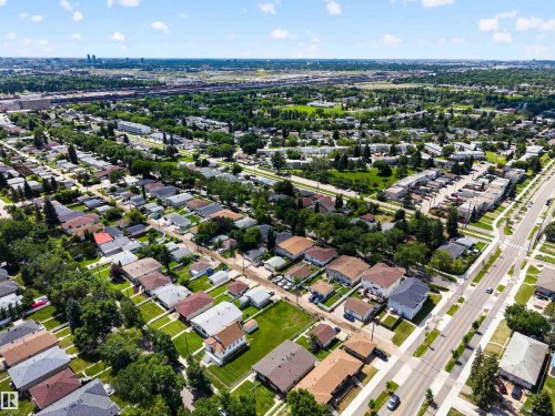 Expansive residential neighborhood featuring single-family residences and tree-lined streets - 13156 101 St Nw, Edmonton, AB 