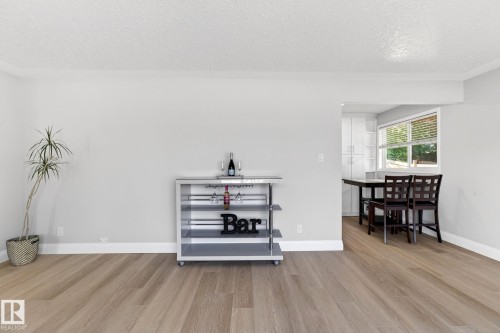 6008 97A Avenue, Edmonton, AB - Indoor
