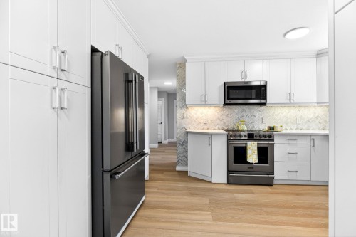 6008 97A Avenue, Edmonton, AB - Indoor Photo Showing Kitchen With Upgraded Kitchen