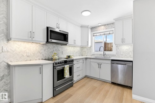 6008 97A Avenue, Edmonton, AB - Indoor Photo Showing Kitchen With Upgraded Kitchen