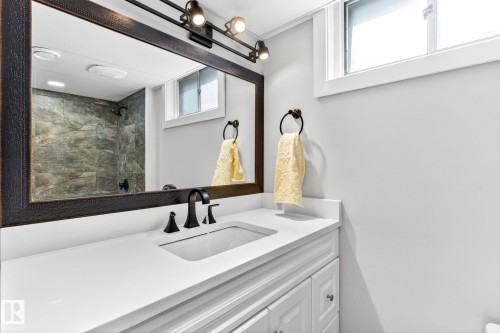 6008 97A Avenue, Edmonton, AB - Indoor Photo Showing Bathroom