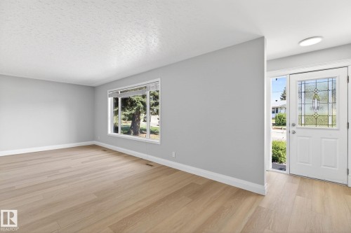 6008 97A Avenue, Edmonton, AB - Indoor