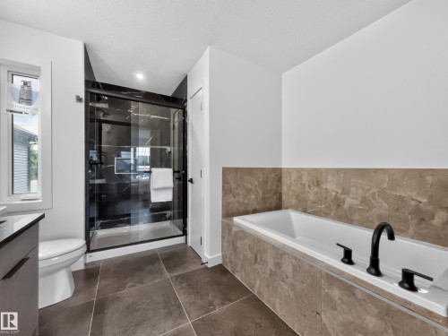 8711 149 Street Nw, Edmonton, AB - Indoor Photo Showing Bathroom