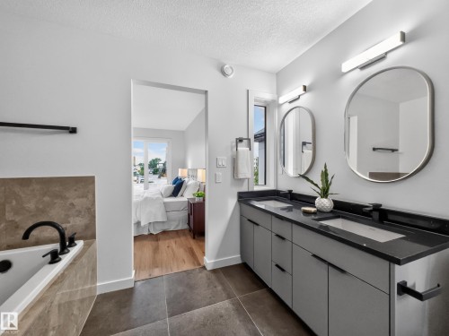 8711 149 Street Nw, Edmonton, AB - Indoor Photo Showing Bathroom