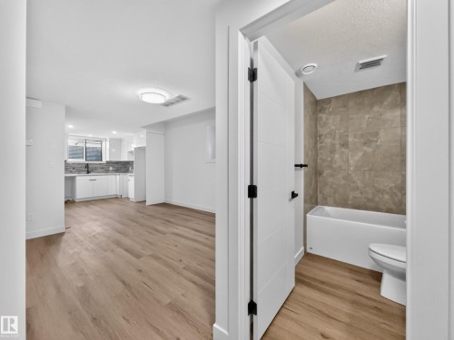 8711 149 Street Nw, Edmonton, AB - Indoor