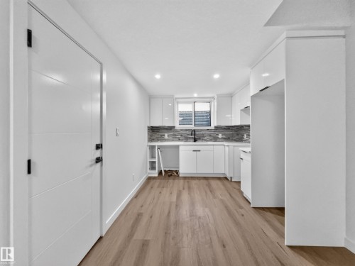 8711 149 Street Nw, Edmonton, AB - Indoor Photo Showing Kitchen