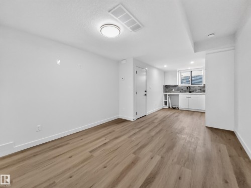 8711 149 Street Nw, Edmonton, AB - Indoor