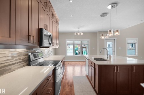 16539 132 Street Nw, Edmonton, AB - Indoor Photo Showing Kitchen With Double Sink With Upgraded Kitchen