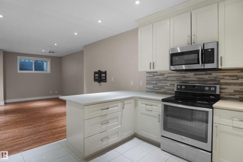 16539 132 Street Nw, Edmonton, AB - Indoor Photo Showing Kitchen