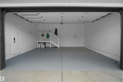 16539 132 Street Nw, Edmonton, AB - Indoor Photo Showing Garage
