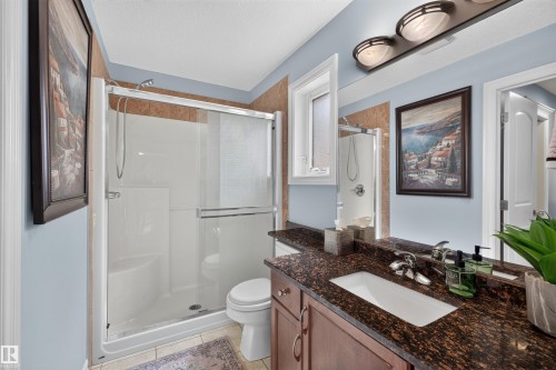1751 Haswell Cove Nw, Edmonton, AB - Indoor Photo Showing Bathroom