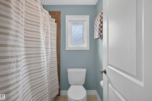 1751 Haswell Cove Nw, Edmonton, AB - Indoor Photo Showing Bathroom